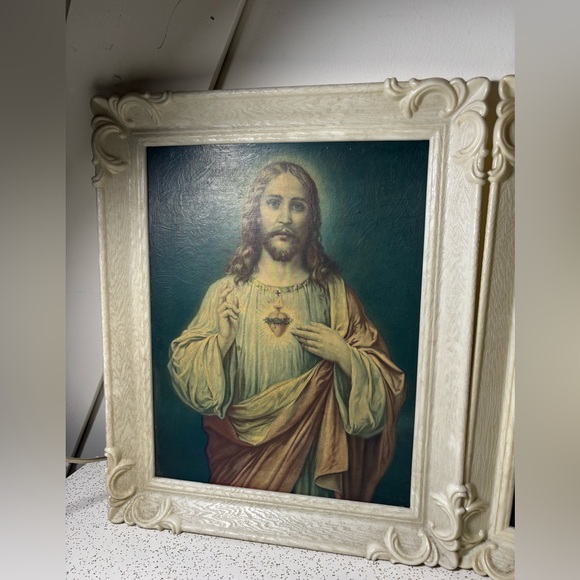 2 identical plastic frames with prints of Jesus and Mary religious art - Picture 5 of 9